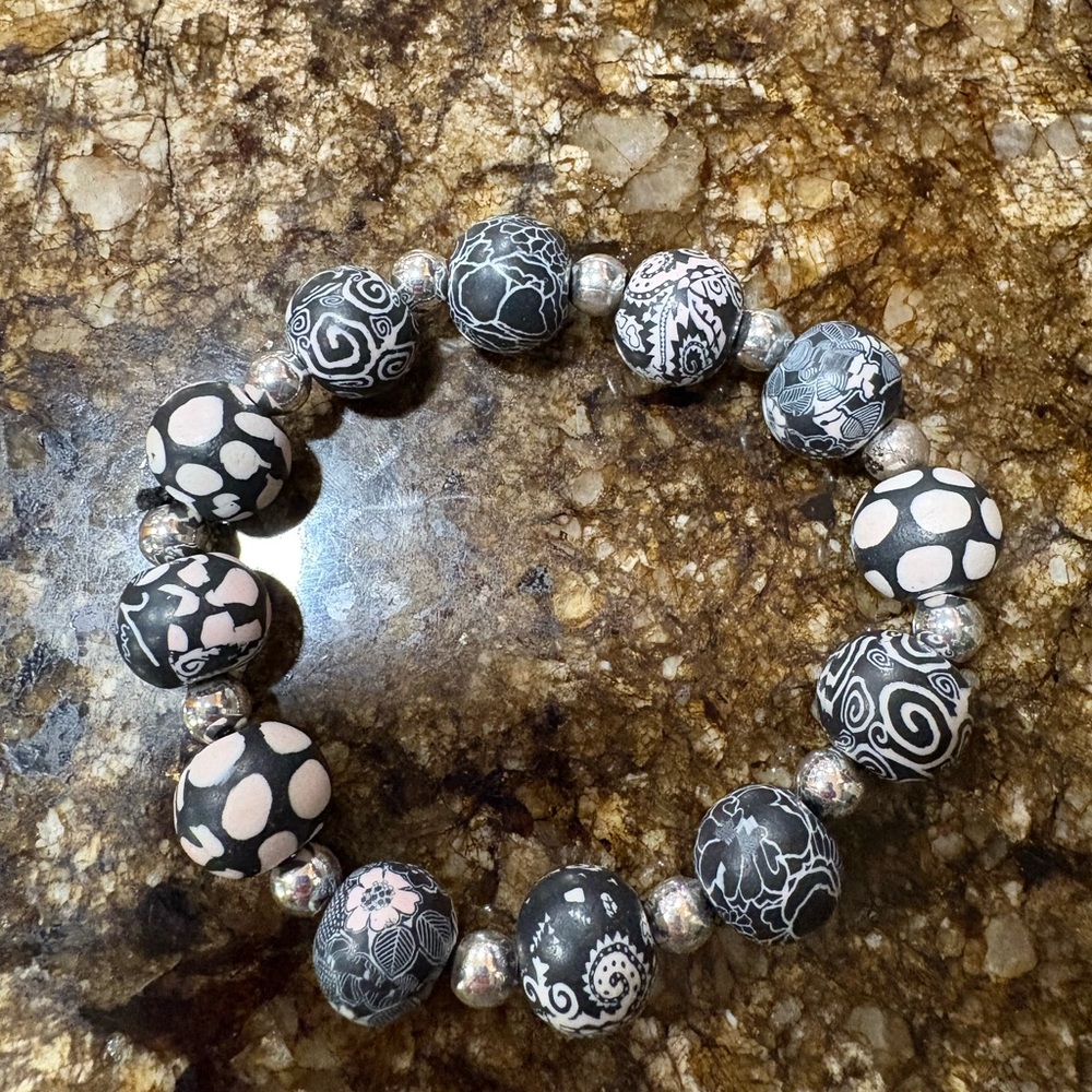 Elegant blue and White Beaded stretch Bracelet